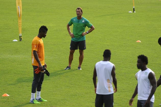Training session of Ivory Coasts in Equatorial Guinea BATA, EQUATORIAL GUINEA - FEBRUARY 3: Ivory Coasts head coach Herve Renard takes part in a training session in Bikuy stadium in Bata, Equatorial Guinea on February 3, 2015. Ivory Coast will face RC Congo in a semi-final African Cup of Nations match in Bata on February 4. Equatorial Guinea World. Editorial use only. Please get in touch for any other usage.  Copyright: x2025xAnadoluxMohamedxHossamx