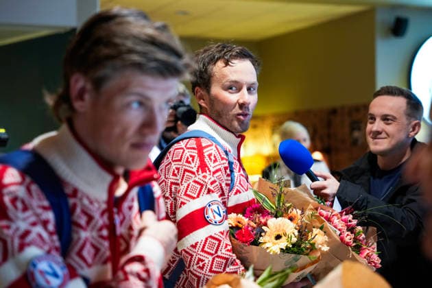 Johannes Hosflot Klaebo lander pa Vaernes. Stjordal 20260223. Johannes Hosflot Klaebo (t.v.) og Emil Iversen (t.h.) pa Vaernes lufthavn etter deres ankomst fra OL i Italia. Foto: Ole Martin Wold NTB Stjordal Norge EDITORIAL USE ONLY. RESTRICTED USE FOR BETTING COMPANIES Ref:_SPOWTMHzgt9qyg.jpg *** Johannes Hosflot Klaebo lands at Vaernes Stjordal 20260223 Johannes Hosflot Klaebo left and Emil Iversen right at Vaernes Airport after their arrival from the Olympics in Italy Photo Ole Martin Wold NTB Stjordal Norway EDITORIAL USE ONLY RESTRICTED USE FOR BETTING COMPANIES  Copyright: xOlexMartinxWoldx xNTBx