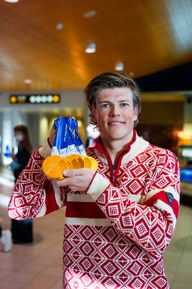 Johannes Hosflot Klaebo lander pa Vaernes lufthavn Stjordal 20260223. Johannes Hosflot Klaebo tilbake pa norsk jord med sine 6 olympiske gullmedaljer etter OL i Italia. Foto: Ole Martin Wold NTB Stjordal Norge EDITORIAL USE ONLY. RESTRICTED USE FOR BETTING COMPANIES Ref:_SPOhcILW0MXldM.jpg *** Johannes Hosflot Klaebo lands at Vaernes Airport Stjordal 20260223 Johannes Hosflot Klaebo back on Norwegian soil with his 6 Olympic gold medals after the Olympics in Italy Photo Ole Martin Wold NTB Stjordal Norway EDITORIAL USE ONLY RESTRICTED USE FOR BETTING COMPANIES  Copyright: xOlexMartinxWoldx xNTBx