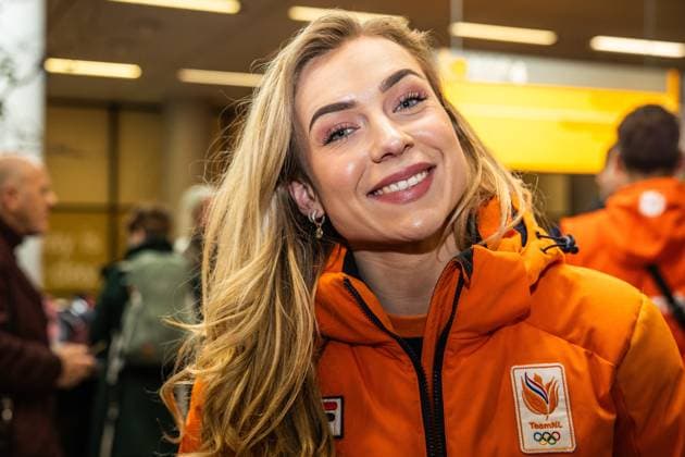 SCHIPHOL - TeamNL athletes and staff are welcomed in the arrivals hall at Schiphol Airport after the Winter Olympics in Milan and Cortina. DINGENA MOL ANP netherlands out - belgium out Schiphol xVIxxIVx 551568025 originalFilename: 551568025.jpg