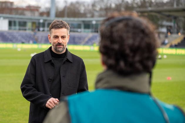 Deutschland: Fussball Google Pixel Frauen-Bundesliga 2025 2026 - Eintracht Frankfurt vs SC Freiburg - 19. Spieltag - Am Brentanobad-Stadion (Frankfurt): vor dem Spiel Niko Arnautis (Cheftrainer, Eintracht Frankfurt) Copyright: xOrhanxHabashx