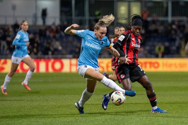 23.02.2026, xhfmx, Fussball Google Pixel Frauen-Bundesliga, Eintracht Frankfurt - SC Freiburg v.l. Lisa Karl (SC Freiburg Frauen) im Zweikampf mit Nicole Anyomi (Eintracht Frankfurt Frauen) (DFL DFB REGULATIONS PROHIBIT ANY USE OF PHOTOGRAPHS as IMAGE SEQUENCES and or QUASI-VIDEO) Frankfurt am Main