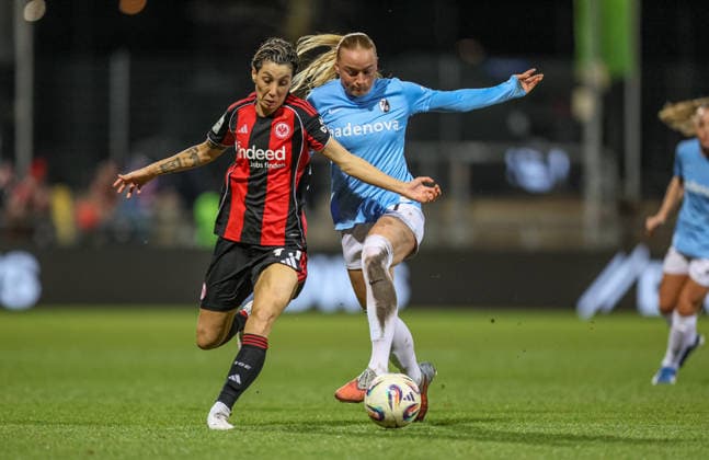 GER, Frankfurt, Eintracht Frankfurt vs SC Freiburg, Google Pixel Bundesliga, Fussball, DFB, Spielzeit 2025 2026, Stadion am Brentanobad, 19. Spieltag im Bild v.l.: Sara Doorsoun (Eintracht Frankfurt Frauen 23), Tessa Blumenberg (SC Freiburg Frauen 7), Zweikampf DFB DFL REGULATIONS PROHIBIT ANY USE OF PHOTOGRAPHS AS IMAGE SEQUENCES AND OR QUASI-VIDEO, 23.02.2026 Copyright: HMBxMedia HendrikxHamelau