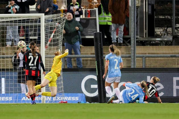 Laura Freigang (Eintracht Frankfurt) erzielt mit diesem Schuss vorbei an Torhueterin Rebecca Adamczyk (SC Freiburg) das Tor zum 1:0, Google Pixel Frauen-Bundesliga, Eintracht Frankfurt v SC Freiburg, Stadion am Brentanobad am 23. February 2026 in Frankfurt, Deutschland. (Foto von Marco Steinbrenner DeFodi Images) Laura Freigang (Eintracht Frankfurt) scores the goal to make it 1-0 with this shot past goalkeeper Rebecca Adamczyk (SC Freiburg), Google Pixel Frauen-Bundesliga, Eintracht Frankfurt v SC Freiburg, Stadion am Brentanobad, February 23, 2026 in Frankfurt, Germany. (Photo by Marco Steinbrenner DeFodi Images) DFB DFL REGULATIONS PROHIBIT ANY USE OF PHOTOGRAPHS AS IMAGE SEQUENCES AND OR QUASI-VIDEO. -