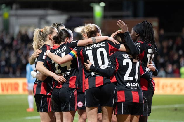 23.02.2026, xhfmx, Fussball Google Pixel Frauen-Bundesliga, Eintracht Frankfurt - SC Freiburg Frankfurt bejubelt das 1:0 durch Laura Freigang (Eintracht Frankfurt Frauen) gegen Freiburg. Tor, Goal, Jubel, Zelebration (DFL DFB REGULATIONS PROHIBIT ANY USE OF PHOTOGRAPHS as IMAGE SEQUENCES and or QUASI-VIDEO) Frankfurt am Main
