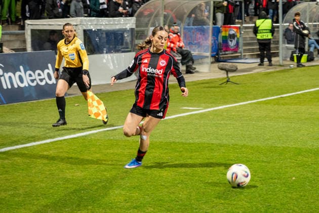 Deutschland: Fussball Google Pixel Frauen-Bundesliga 2025 2026 - Eintracht Frankfurt vs SC Freiburg - 19. Spieltag - Am Brentanobad-Stadion (Frankfurt): am Ball ErÃ«leta Memeti (Eintracht Frankfurt,27) Copyright: xOrhanxHabashx