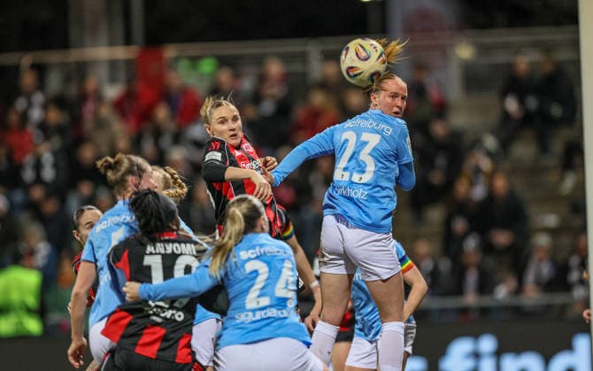 GER, Frankfurt, Eintracht Frankfurt vs SC Freiburg, Google Pixel Bundesliga, Fussball, DFB, Spielzeit 2025 2026, Stadion am Brentanobad, 19. Spieltag im Bild v.l.: Jella Veit (Eintracht Frankfurt Frauen 25), Luca Birkholz (SC Freiburg Frauen 23), Kopfball DFB DFL REGULATIONS PROHIBIT ANY USE OF PHOTOGRAPHS AS IMAGE SEQUENCES AND OR QUASI-VIDEO, 23.02.2026 Copyright: HMBxMedia HendrikxHamelau