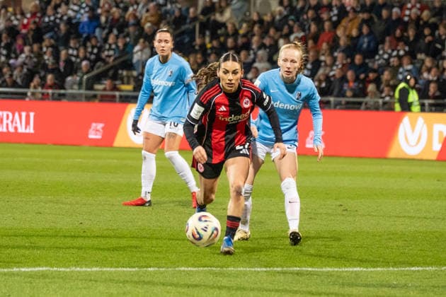 Deutschland: Fussball Google Pixel Frauen-Bundesliga 2025 2026 - Eintracht Frankfurt vs SC Freiburg - 19. Spieltag - Am Brentanobad-Stadion (Frankfurt): in Aktion ErÃ«leta Memeti (Eintracht Frankfurt,27) Copyright: xOrhanxHabashx