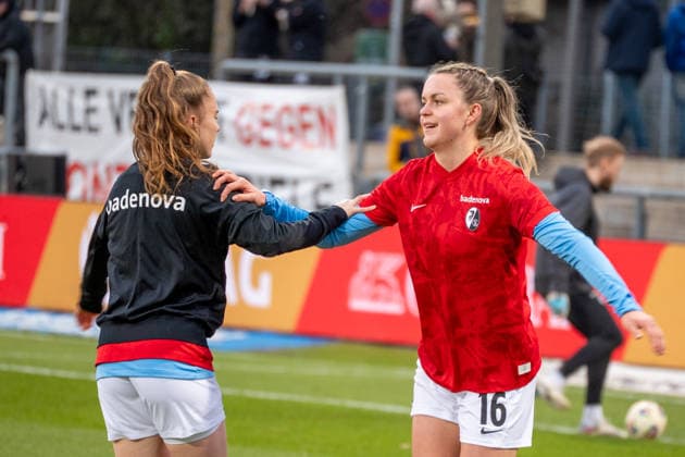 Deutschland: Fussball Google Pixel Frauen-Bundesliga 2025 2026 - Eintracht Frankfurt vs SC Freiburg - 19. Spieltag - Am Brentanobad-Stadion (Frankfurt): Warm Up Greta Stegemann (SC Freiburg, 16) Copyright: xOrhanxHabashx
