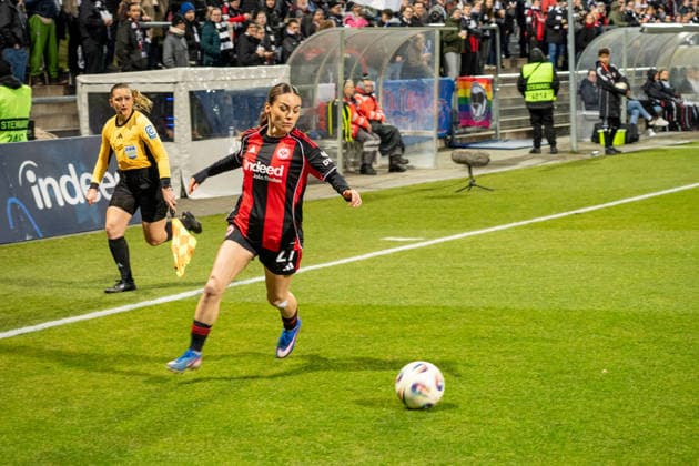 Deutschland: Fussball Google Pixel Frauen-Bundesliga 2025 2026 - Eintracht Frankfurt vs SC Freiburg - 19. Spieltag - Am Brentanobad-Stadion (Frankfurt): am Ball ErÃ«leta Memeti (Eintracht Frankfurt,27) Copyright: xOrhanxHabashx
