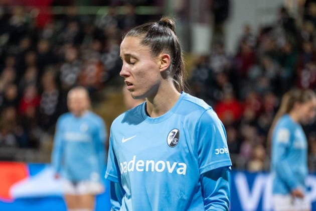 Deutschland: Fussball Google Pixel Frauen-Bundesliga 2025 2026 - Eintracht Frankfurt vs SC Freiburg - 19. Spieltag - Am Brentanobad-Stadion (Frankfurt): Gesichtsausdruck, Traurig Selina Vobian (SC Freiburg,10) Copyright: xOrhanxHabashx