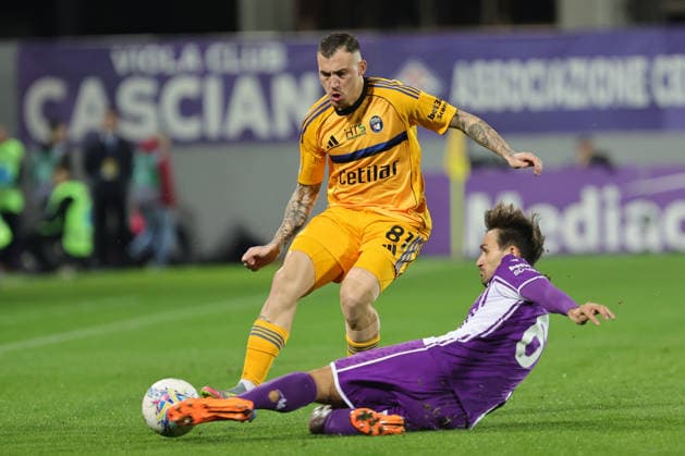 ACF Fiorentina v Pisa SC - Campionato Serie A Luca Ranieri of ACF Fiorentina and Filip Stojilkovic of Pisa SC ,battle for the ball during the Italian Serie A football match between ACF Fiorentina and Pisa SC,on February 23 ,2026 at the Artemio-Franchi stadium in Florence. Firenze FI Italy  Copyright: xAndreaxMartinix originalFilename:martini-acffiore260223_npbRs.jpg