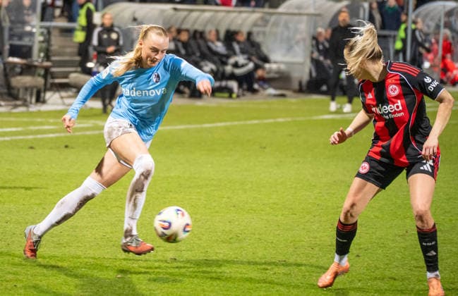 Deutschland: Fussball Google Pixel Frauen-Bundesliga 2025 2026 - Eintracht Frankfurt vs SC Freiburg - 19. Spieltag - Am Brentanobad-Stadion (Frankfurt): in Aktion Tessa Blumenberg (SC Freiburg,7) Copyright: xOrhanxHabashx