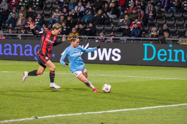 Deutschland: Fussball Google Pixel Frauen-Bundesliga 2025 2026 - Eintracht Frankfurt vs SC Freiburg - 19. Spieltag - Am Brentanobad-Stadion (Frankfurt): verpasste Tor Selina Vobian (SC Freiburg,10) Copyright: xOrhanxHabashx