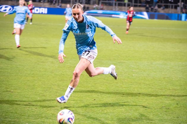 Deutschland: Fussball Google Pixel Frauen-Bundesliga 2025 2026 - Eintracht Frankfurt vs SC Freiburg - 19. Spieltag - Am Brentanobad-Stadion (Frankfurt): am Ball Sophie Nachtigall (SC Freiburg,27) Copyright: xOrhanxHabashx