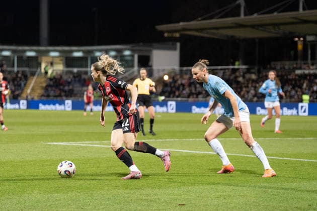 23.02.2026, xhfmx, Fussball Google Pixel Frauen-Bundesliga, Eintracht Frankfurt - SC Freiburg v.l. Nadine Riesen (Eintracht Frankfurt Frauen) , Julia Stierli (SC Freiburg Frauen) (DFL DFB REGULATIONS PROHIBIT ANY USE OF PHOTOGRAPHS as IMAGE SEQUENCES and or QUASI-VIDEO) Frankfurt am Main