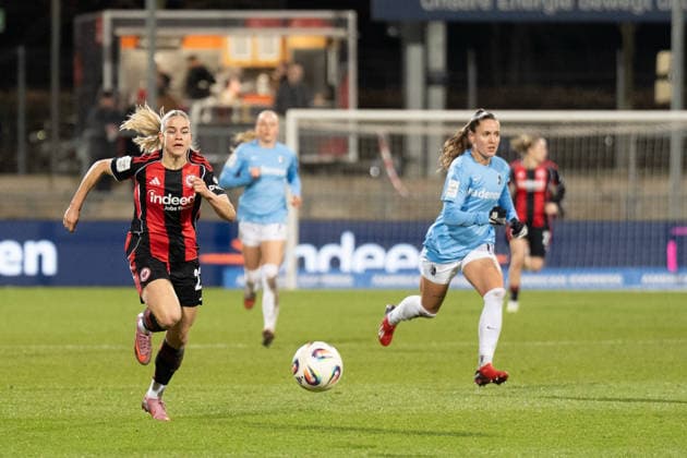 23.02.2026, xhfmx, Fussball Google Pixel Frauen-Bundesliga, Eintracht Frankfurt - SC Freiburg v.l. Nadine Riesen (Eintracht Frankfurt Frauen) , Selina Vobian (SC Freiburg Frauen) (DFL DFB REGULATIONS PROHIBIT ANY USE OF PHOTOGRAPHS as IMAGE SEQUENCES and or QUASI-VIDEO) Frankfurt am Main