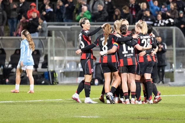 23.02.2026, xhfmx, Fussball Google Pixel Frauen-Bundesliga, Eintracht Frankfurt - SC Freiburg Die Frauen von Eintracht Frankfurt jubeln über das 3:0 durch Rebecka Blomqvist (Eintracht Frankfurt Frauen) gegen Freiburg. Tor, Goal, Jubel, Celebration (DFL DFB REGULATIONS PROHIBIT ANY USE OF PHOTOGRAPHS as IMAGE SEQUENCES and or QUASI-VIDEO) Frankfurt am Main
