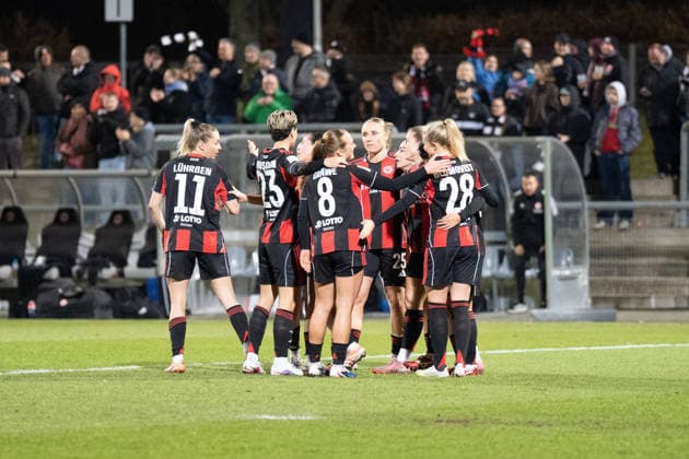 23.02.2026, xhfmx, Fussball Google Pixel Frauen-Bundesliga, Eintracht Frankfurt - SC Freiburg Die Frauen von Eintracht Frankfurt jubeln über das 3:0 durch Rebecka Blomqvist (Eintracht Frankfurt Frauen) gegen Freiburg. Tor, Goal, Jubel, Celebration (DFL DFB REGULATIONS PROHIBIT ANY USE OF PHOTOGRAPHS as IMAGE SEQUENCES and or QUASI-VIDEO) Frankfurt am Main