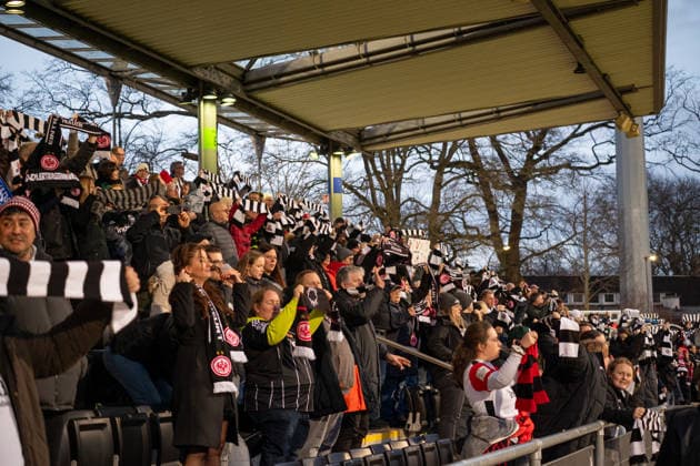 Deutschland: Fussball Google Pixel Frauen-Bundesliga 2025 2026 - Eintracht Frankfurt vs SC Freiburg - 19. Spieltag - Am Brentanobad-Stadion (Frankfurt): Zuschauer Stimmung Copyright: xOrhanxHabashx