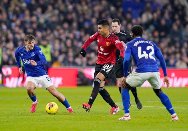 Liverpool, England, 23rd February 2026. Casemiro of Manchester United, ManU plays past Kiernan Dewsbury-Hall of Everton (l) during the Everton vs Manchester United Premier League match at Hill Dickinson Stadium, Liverpool. Picture credit should read: Andrew Yates Sportimage EDITORIAL USE ONLY. No use with unauthorised audio, video, data, fixture lists, club league logos or live services. Online in-match use limited to 120 images, no video emulation. No use in betting, games or single club league player publications. SPI_021_AY_Everton_Man_Utd SPI-4547-0021