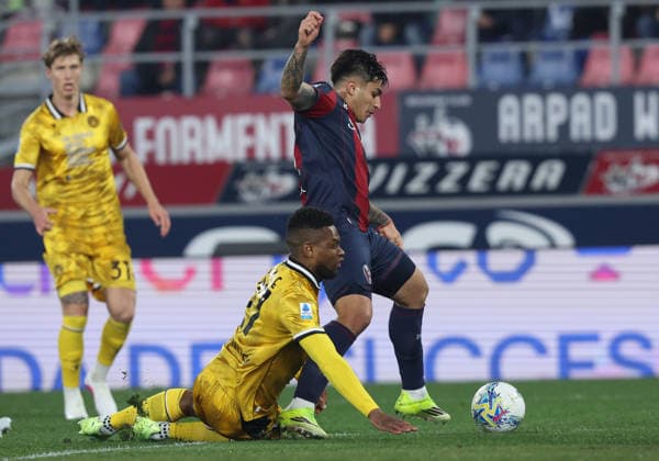 Bologna™s Santiago Castro fight for the ball with Udinese™s Christian Kabasele during the Serie A soccer match between Bologna and Udinese at the Renato Dall™Ara Stadium in Bologna -Monday, February 23, 2026. - Soccer .  Copyright: xGiannixSantandrea LaPressex
