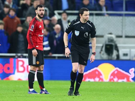 Bruno Fernandes of Manchester United, ManU argues with referee Darren England Everton v Manchester United, Premier League, Football, Hill Dickinson Stadium, Liverpool, UK - 23 Feb 2026Liverpool Hill Dickinson Stadium United Kingdom EDITORIAL USE ONLY No use with unauthorised audio, video, data, fixture lists, club league logos or live services. Online in-match use limited to 120 images, no video emulation. No use in betting, games or single club league player publications. Copyright: xPaulxCurrie Shutterstockx 16692802bj