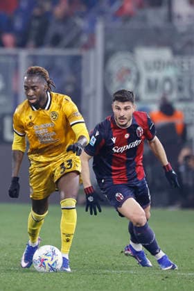 February 23, 2026, Bologna, BOLOGNA: Bologna s Riccardo Orsolini (R) and Udinese s Jordan Zemura in action during the Italian Serie A soccer match Bologna FC vs Udinese Calcio at Renato Dall Ara stadium in Bologna, Italy, 23 February 2026. ANSA SERENA CAMPANINI Serie A: Bologna - Udinese  - ZUMAa110 20260223_zaf_a110_074 Copyright: xSerenaxCampaninix