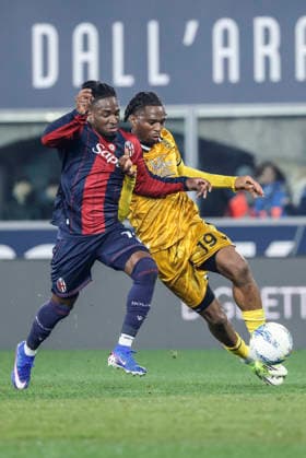 February 23, 2026, Bologna, BOLOGNA: Bologna s Jonathan Rowe (L) and Udinese s Kingsley Ehizibue in action during the Italian Serie A soccer match Bologna FC vs Udinese Calcio at Renato Dall Ara stadium in Bologna, Italy, 23 February 2026. ANSA SERENA CAMPANINI Serie A: Bologna - Udinese  - ZUMAa110 20260223_zaf_a110_075 Copyright: xSerenaxCampaninix