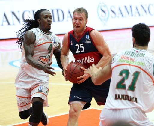 Banvit Bandirma v Bayern Munich - ULEB Eurocup BALIKESIR, TURKEY - JANUARY 6: Courtney Fortson ( 4) of Banvit Bandirma in action against Anton Gavel (C) of Bayern Munich during ULEB Eurocup Group G basketball match between Banvit Bandirma and Bayern Munich at Bandirma Kara Ali Acar Sports Hall in Balikesir, Turkey on January 6, 2016. Balikesir Turkey. Editorial use only. Please get in touch for any other usage.  Copyright: x2025xAnadoluxAlixAtmacax