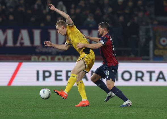 Udinese™s Adam Buksa fight for the ball with Bologna™s Remo Freuler during the Serie A soccer match between Bologna and Udinese at the Renato Dall™Ara Stadium in Bologna -Monday, February 23, 2026. - Soccer .  Copyright: xGiannixSantandrea LaPressex