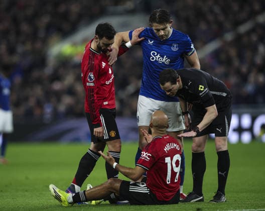 Everton v Manchester Utd, FA Premier League 23.02.26 Everton v Manchester Utd, FA Premier League Bradley Ormesher The Times Bryan Mbeumo of Manchester United, ManU and James Tarkowski of Everton  Copyright: xBradleyxOrmesherx NINTCHDBPICT001061641977