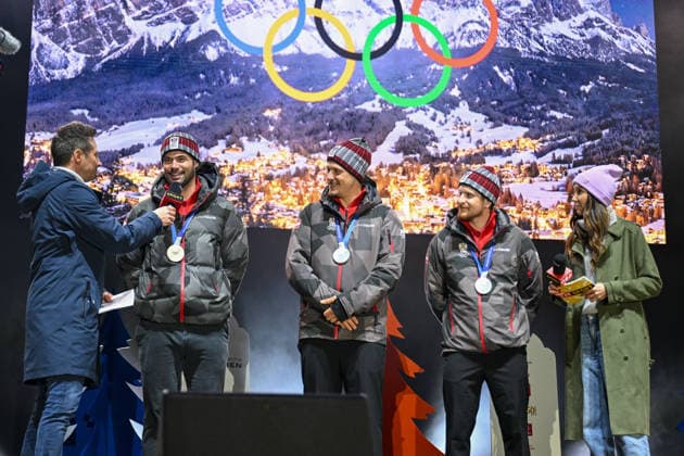 OLYMPICS - Winter Olympic Games, Olympische Spiele, Olympia, OS Milano Cortina 2026 INNSBRUCK,AUSTRIA,23.FEB.26 - OLYMPICS - Winter Olympic Games Milano Cortina 2026, Olympic Team Austria, medal celebration. Image shows Lukas Schweighofer (ORF), Vincent Kriechmayr, Manuel Feller, Fabio Gstrein (AUT) and Karina Toth (ORF).  GEPAxpictures xDanielxSchoenherr