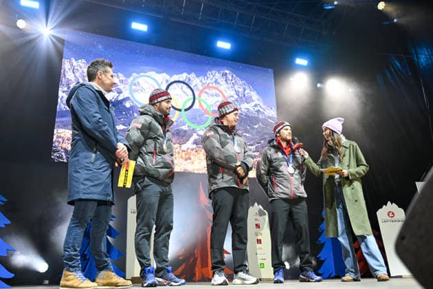 OLYMPICS - Winter Olympic Games, Olympische Spiele, Olympia, OS Milano Cortina 2026 INNSBRUCK,AUSTRIA,23.FEB.26 - OLYMPICS - Winter Olympic Games Milano Cortina 2026, Olympic Team Austria, medal celebration. Image shows Lukas Schweighofer (ORF), Vincent Kriechmayr, Manuel Feller, Fabio Gstrein (AUT) and Karina Toth (ORF).  GEPAxpictures xDanielxSchoenherr