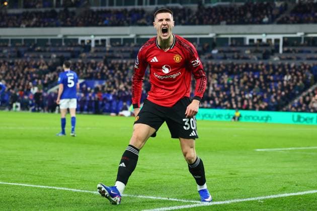 Benjamin Sesko of Manchester United, ManU scores to make it 0-1 and celebrates Everton v Manchester United, Premier League, Football, Hill Dickinson Stadium, Liverpool, UK - 23 Feb 2026Liverpool Hill Dickinson Stadium United Kingdom EDITORIAL USE ONLY No use with unauthorised audio, video, data, fixture lists, club league logos or live services. Online in-match use limited to 120 images, no video emulation. No use in betting, games or single club league player publications. Copyright: xPaulxCurrie Shutterstockx 16692802cm