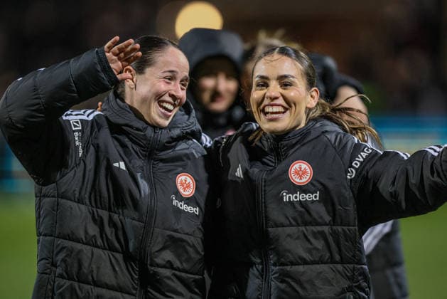 GER, Frankfurt, Eintracht Frankfurt vs SC Freiburg, Google Pixel Bundesliga, Fussball, DFB, Spielzeit 2025 2026, Stadion am Brentanobad, 19. Spieltag im Bild: Eintracht Frankfurt Frauen gewinnen 3:0 nach Toren gegen den SC Freiburg, Freude und Emotionen nach dem Sieg, Geraldine Reuteler (Eintracht Frankfurt Frauen 14), Ereleta Memeti (Eintracht Frankfurt Frauen 27) DFB DFL REGULATIONS PROHIBIT ANY USE OF PHOTOGRAPHS AS IMAGE SEQUENCES AND OR QUASI-VIDEO, 23.02.2026 Copyright: HMBxMedia HendrikxHamelau
