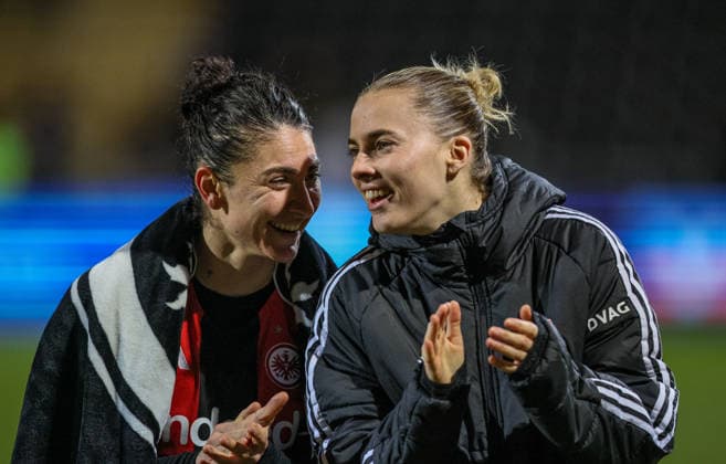 GER, Frankfurt, Eintracht Frankfurt vs SC Freiburg, Google Pixel Bundesliga, Fussball, DFB, Spielzeit 2025 2026, Stadion am Brentanobad, 19. Spieltag im Bild: Eintracht Frankfurt Frauen gewinnen 3:0 nach Toren gegen den SC Freiburg, Freude und Emotionen nach dem Sieg, Eleni Markou (Eintracht Frankfurt Frauen 3), Laura Freigang (Eintracht Frankfurt Frauen 10) DFB DFL REGULATIONS PROHIBIT ANY USE OF PHOTOGRAPHS AS IMAGE SEQUENCES AND OR QUASI-VIDEO, 23.02.2026 Copyright: HMBxMedia HendrikxHamelau