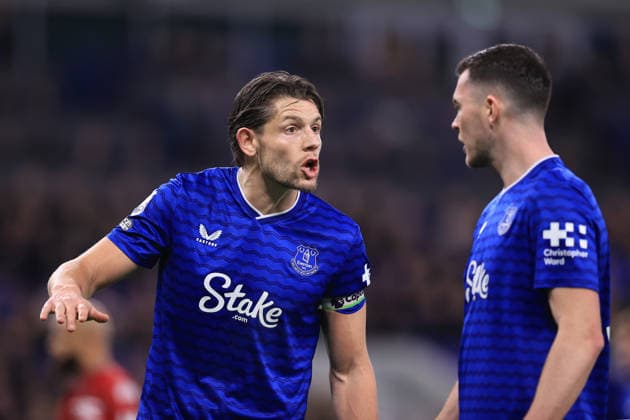 Everton v Manchester United, ManU 23 February 2026 - Premier League - Everton v Manchester United - James Tarkowski of Everton (left) in conversation with Michael Keane of Everton - Photo: Simon Stacpoole Offside. Merseyside UK Copyright: xSimonxStacpoolexOffside