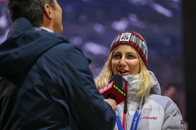OLYMPICS - Winter Olympic Games, Olympische Spiele, Olympia, OS Milano Cortina 2026 INNSBRUCK,AUSTRIA,23.FEB.26 - OLYMPICS - Winter Olympic Games Milano Cortina 2026, Olympic Team Austria, medal celebration. Image shows Sabine Payer (AUT).  GEPAxpictures xDanielxSchoenherr