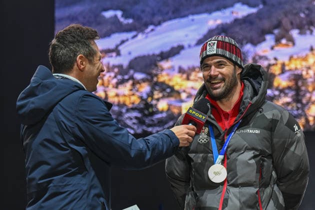 OLYMPICS - Winter Olympic Games, Olympische Spiele, Olympia, OS Milano Cortina 2026 INNSBRUCK,AUSTRIA,23.FEB.26 - OLYMPICS - Winter Olympic Games Milano Cortina 2026, Olympic Team Austria, medal celebration. Image shows Lukas Schweighofer (ORF) and Vincent Kriechmayr (AUT).  GEPAxpictures xDanielxSchoenherr