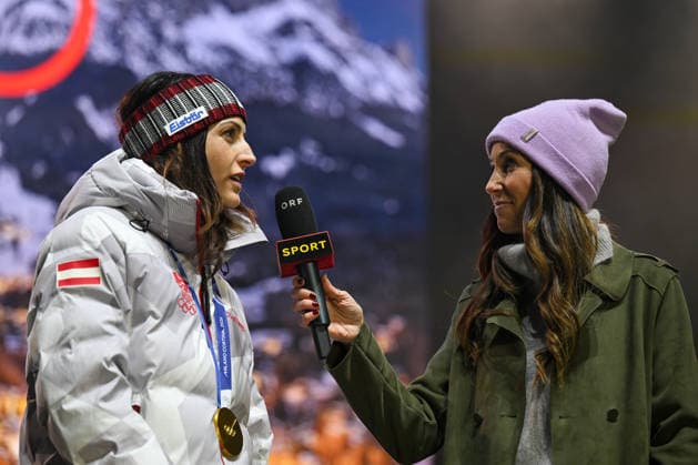 OLYMPICS - Winter Olympic Games, Olympische Spiele, Olympia, OS Milano Cortina 2026 INNSBRUCK,AUSTRIA,23.FEB.26 - OLYMPICS - Winter Olympic Games Milano Cortina 2026, Olympic Team Austria, medal celebration. Image shows Janine Flock (AUT) and Karina Toth (ORF).  GEPAxpictures xDanielxSchoenherr