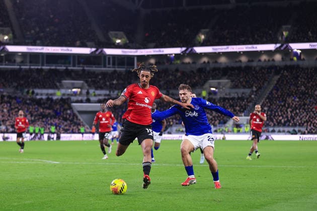 Football - Premier League - Everton v Manchester United, ManU 23rd February 2026 - Premier League - Everton v Manchester United - Leny Yoro of Manchester United battles with Kiernan Dewsbury-Hall of Everton - Photo: Simon Stacpoole Offside. Liverpool UK Copyright: xSimonxStacpoolexOffside