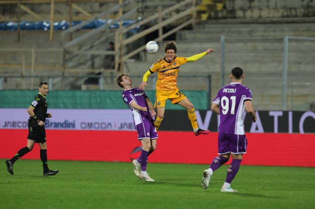 ACF Fiorentina v Pisa SC - Campionato Serie A Gabriele Piccinini of Pisa SC controls the ball during the Italian Serie A football match between ACF Fiorentina and Pisa SC,on February 23 ,2026 at the Artemio-Franchi stadium in Florence. Firenze FI Italy  Copyright: xAndreaxMartinix originalFilename:martini-acffiore260223_npwOq.jpg