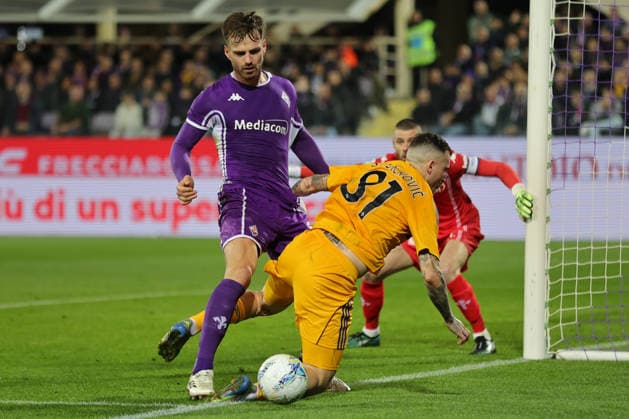 ACF Fiorentina v Pisa SC - Campionato Serie A Marin Pongracic of ACF Fiorentina and Filip Stojilkovic of Pisa SC ,battle for the ball during the Italian Serie A football match between ACF Fiorentina and Pisa SC,on February 23 ,2026 at the Artemio-Franchi stadium in Florence. Firenze FI Italy  Copyright: xAndreaxMartinix originalFilename:martini-acffiore260223_npaHz.jpg