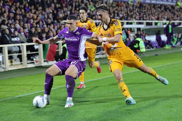 ACF Fiorentina v Pisa SC - Campionato Serie A Roberto Piccoli of ACF Fiorentina and Rosen Bozhinov of Pisa SC ,battle for the ball during the Italian Serie A football match between ACF Fiorentina and Pisa SC,on February 23 ,2026 at the Artemio-Franchi stadium in Florence. Firenze FI Italy  Copyright: xAndreaxMartinix originalFilename:martini-acffiore260223_np1Rj.jpg