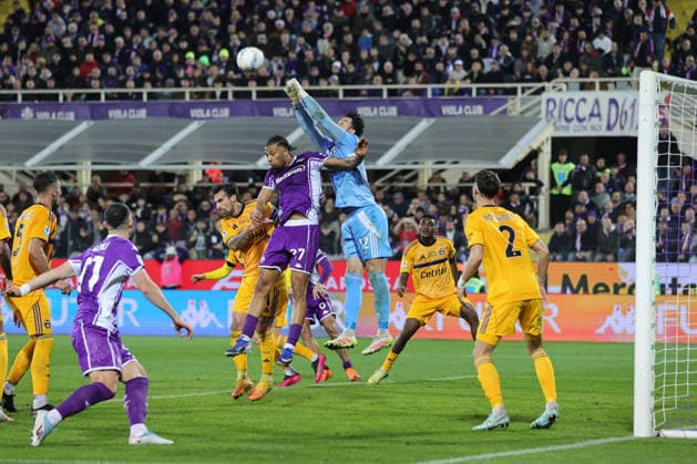 ACF Fiorentina v Pisa SC - Campionato Serie A Cher Ndour of ACF Fiorentina and David Andrade Nicolas of Pisa SC ,battle for the ball during the Italian Serie A football match between ACF Fiorentina and Pisa SC,on February 23 ,2026 at the Artemio-Franchi stadium in Florence. Firenze FI Italy  Copyright: xAndreaxMartinix originalFilename:martini-acffiore260223_npXdW.jpg
