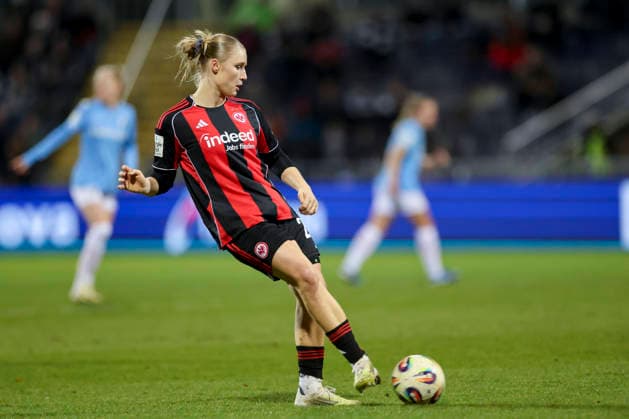 Jelle Veit (Eintracht Frankfurt) kontrolliert den Ball, Google Pixel Frauen-Bundesliga, Eintracht Frankfurt v SC Freiburg, Stadion am Brentanobad am 23. February 2026 in Frankfurt, Deutschland. (Foto von Marco Steinbrenner DeFodi Images) Jelle Veit (Eintracht Frankfurt) controls the ball, Google Pixel Frauen-Bundesliga, Eintracht Frankfurt v SC Freiburg, Stadion am Brentanobad, February 23, 2026 in Frankfurt, Germany. (Photo by Marco Steinbrenner DeFodi Images) DFB DFL REGULATIONS PROHIBIT ANY USE OF PHOTOGRAPHS AS IMAGE SEQUENCES AND OR QUASI-VIDEO. -