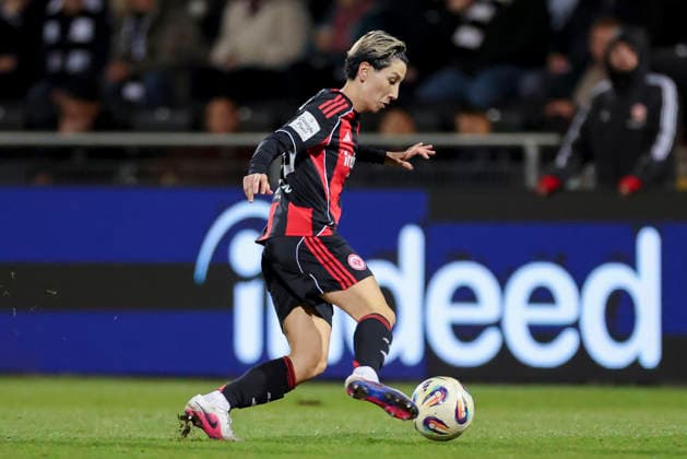 Sara Doorsoun (Eintracht Frankfurt) kontrolliert den Ball, Google Pixel Frauen-Bundesliga, Eintracht Frankfurt v SC Freiburg, Stadion am Brentanobad am 23. February 2026 in Frankfurt, Deutschland. (Foto von Marco Steinbrenner DeFodi Images) Sara Doorsoun (Eintracht Frankfurt) controls the ball, Google Pixel Frauen-Bundesliga, Eintracht Frankfurt v SC Freiburg, Stadion am Brentanobad, February 23, 2026 in Frankfurt, Germany. (Photo by Marco Steinbrenner DeFodi Images) DFB DFL REGULATIONS PROHIBIT ANY USE OF PHOTOGRAPHS AS IMAGE SEQUENCES AND OR QUASI-VIDEO. -
