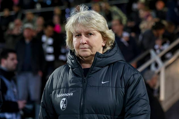 Bereichsleiterin Birgit Bauer-Schick (SC Freiburg) schaut, Google Pixel Frauen-Bundesliga, Eintracht Frankfurt v SC Freiburg, Stadion am Brentanobad am 23. February 2026 in Frankfurt, Deutschland. (Foto von Marco Steinbrenner DeFodi Images) Bereichsleiterin Birgit Bauer-Schick (SC Freiburg) looks on, Google Pixel Frauen-Bundesliga, Eintracht Frankfurt v SC Freiburg, Stadion am Brentanobad, February 23, 2026 in Frankfurt, Germany. (Photo by Marco Steinbrenner DeFodi Images) DFB DFL REGULATIONS PROHIBIT ANY USE OF PHOTOGRAPHS AS IMAGE SEQUENCES AND OR QUASI-VIDEO. -