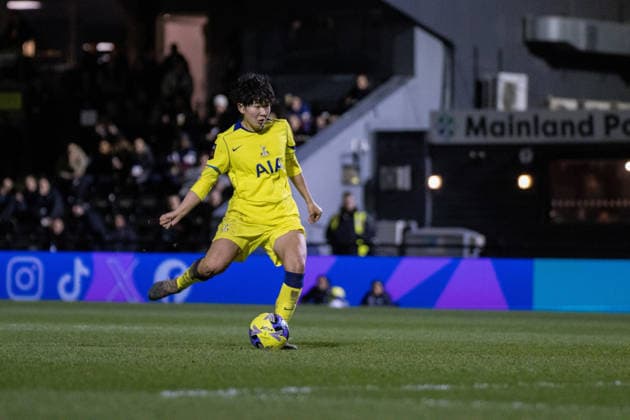 Toko Koga (32 Tottenham Hotspur) scores a penalty during the penalty shootout between London City Lionesses and Tottenham Hotspur in the Adobe Women?s FA Cup 5th Round at CopperJax Community Stadium, Bromley, London, England on Monday 23rd February 2026. Copyright: xClairexJeffreyx xSPPx Sportspressphoto_SPR97050